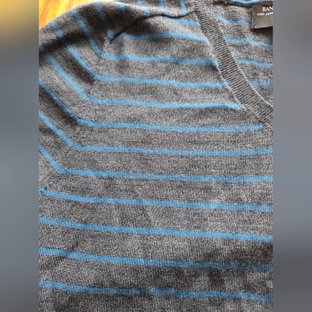 Banana Republic‎ Italian Merino Wool Men's V-Neck Striped Sweater Large
